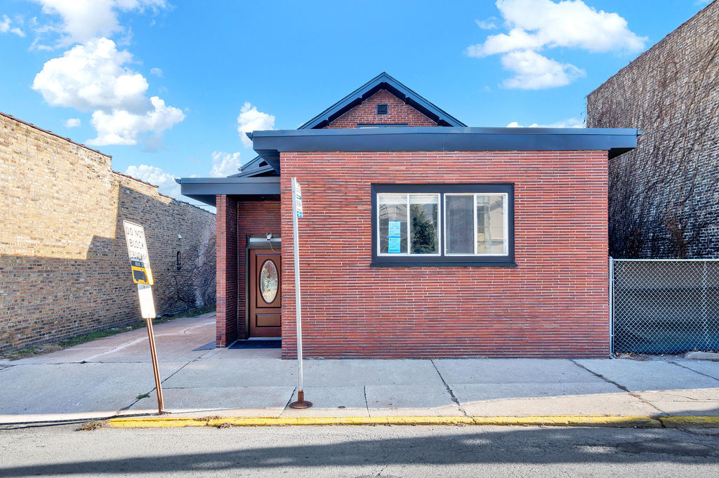 691 Wentworth Avenue Property Photo