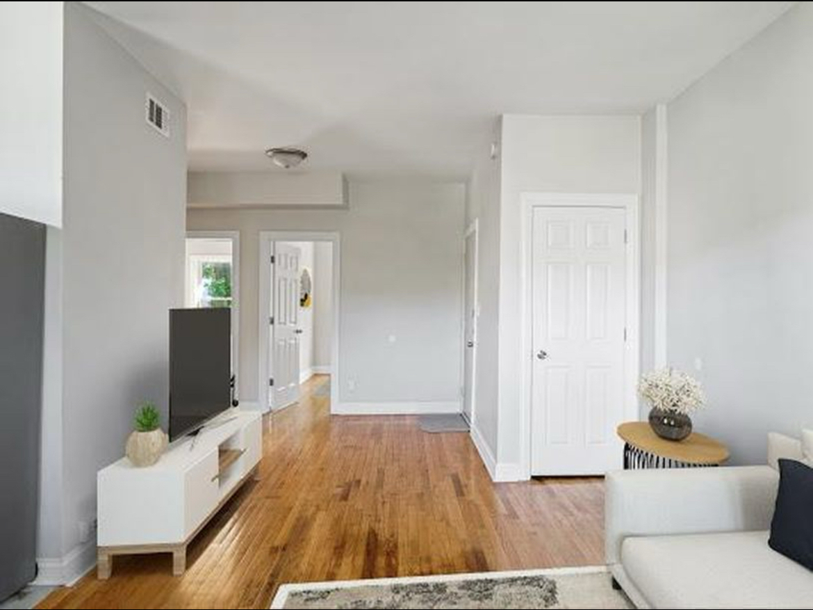 1330 E 72nd Place D Property Photo 3