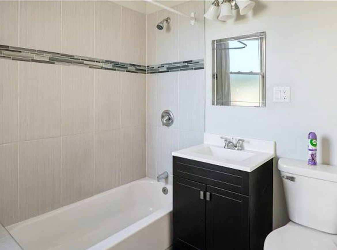 1330 E 72nd Place D Property Photo 7