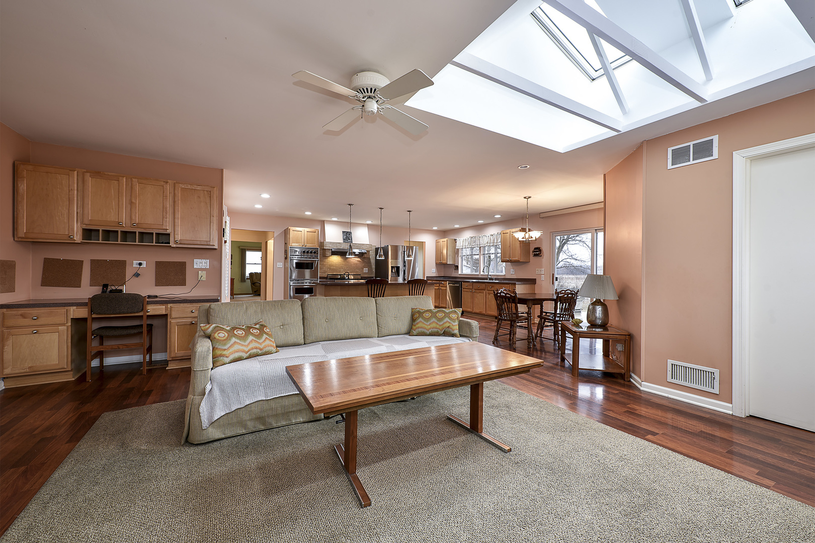 1912 Cloverdale Court Property Photo 3