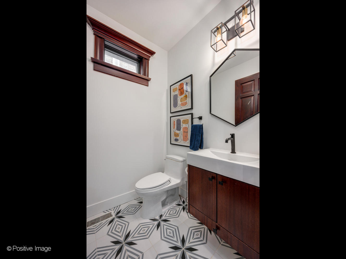 1822 W Erie Street Property Photo 8