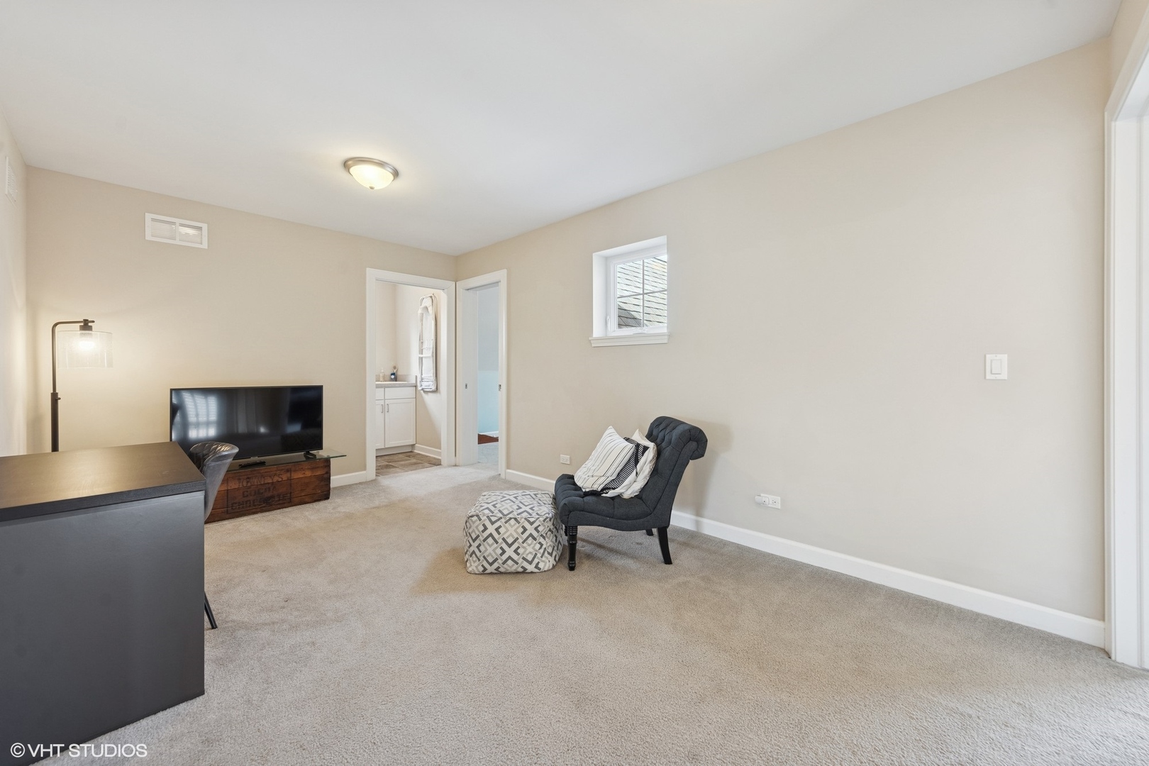 252 E 2nd Street Property Photo 19