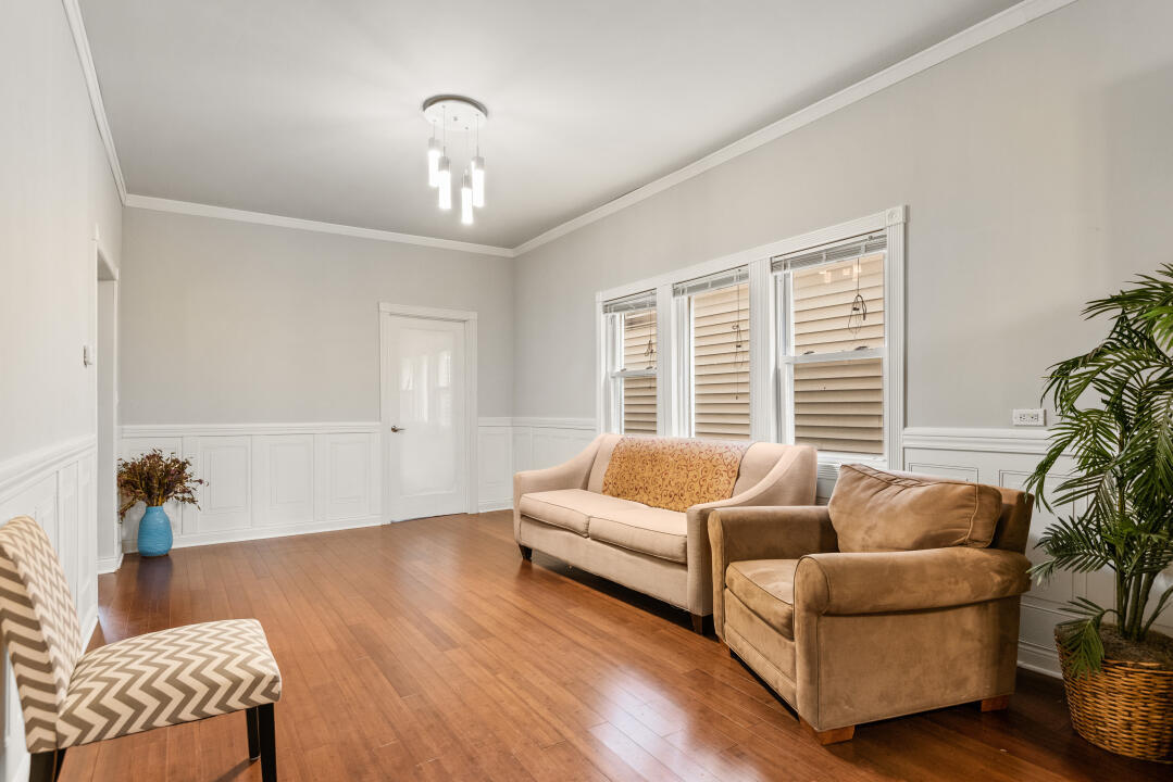 1846 N Mozart Street Property Photo 4