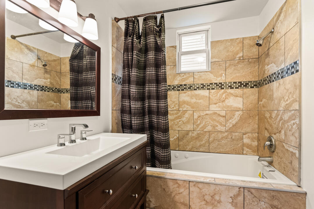 1846 N Mozart Street Property Photo 9