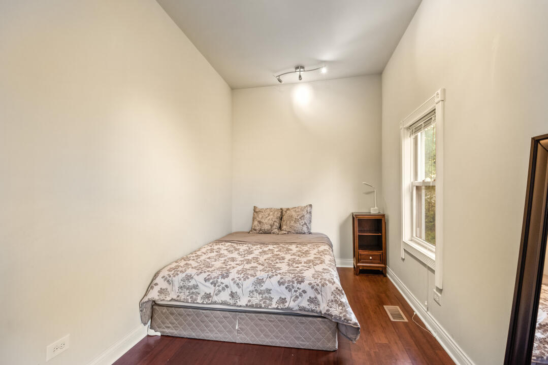 1846 N Mozart Street Property Photo 11