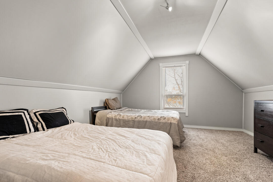 1846 N Mozart Street Property Photo 33