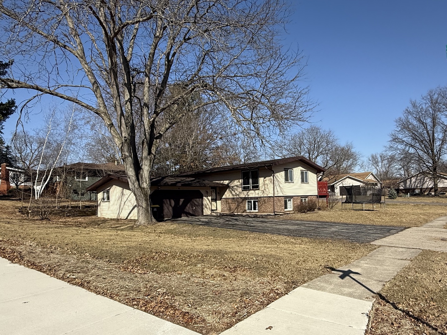 710 N Greenfield Drive Property Photo