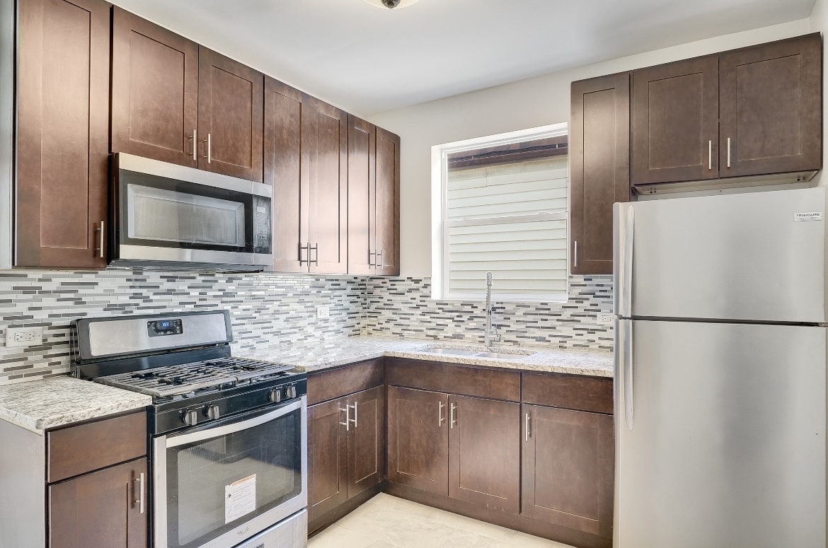 7302 S Kenwood Avenue 2 Property Photo 4
