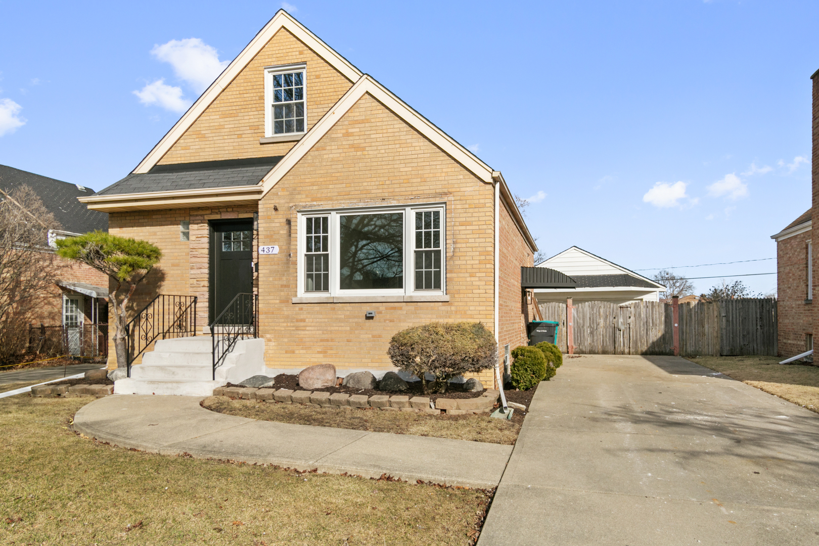 437 Granville Avenue Property Photo