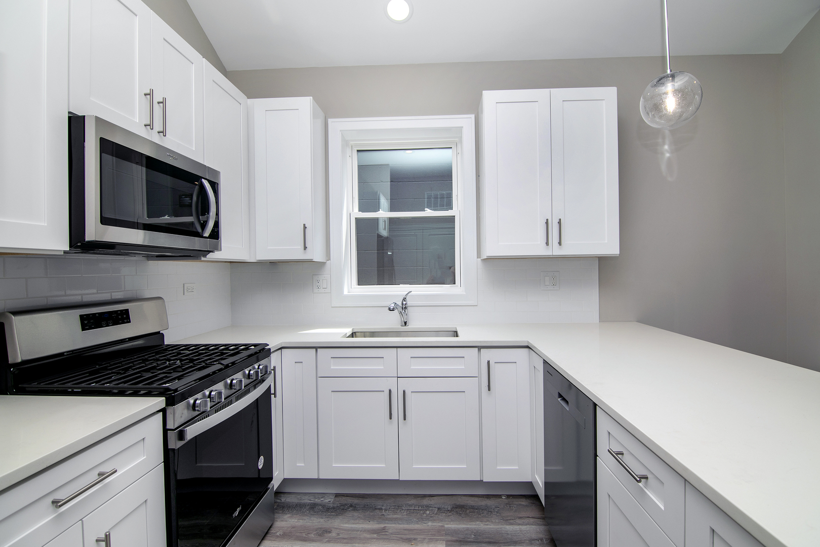 1422 E 66th Place Property Photo 8