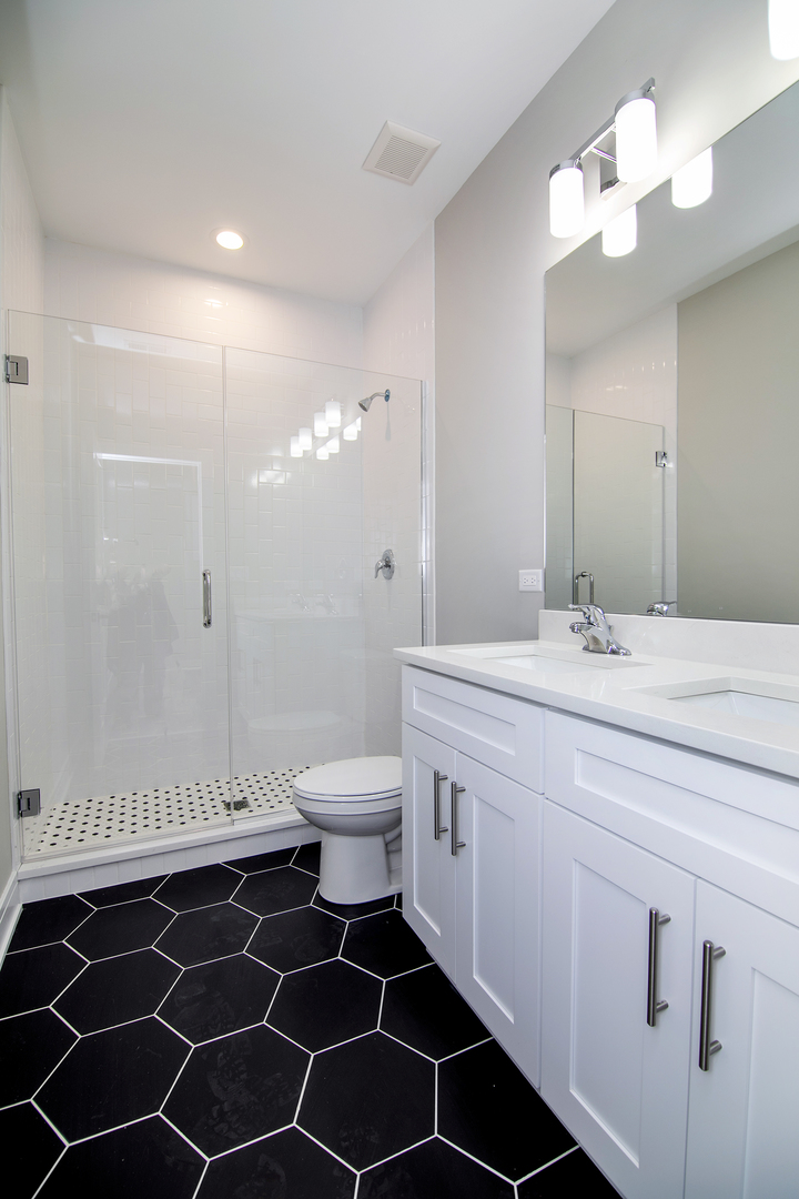 1422 E 66th Place Property Photo 12