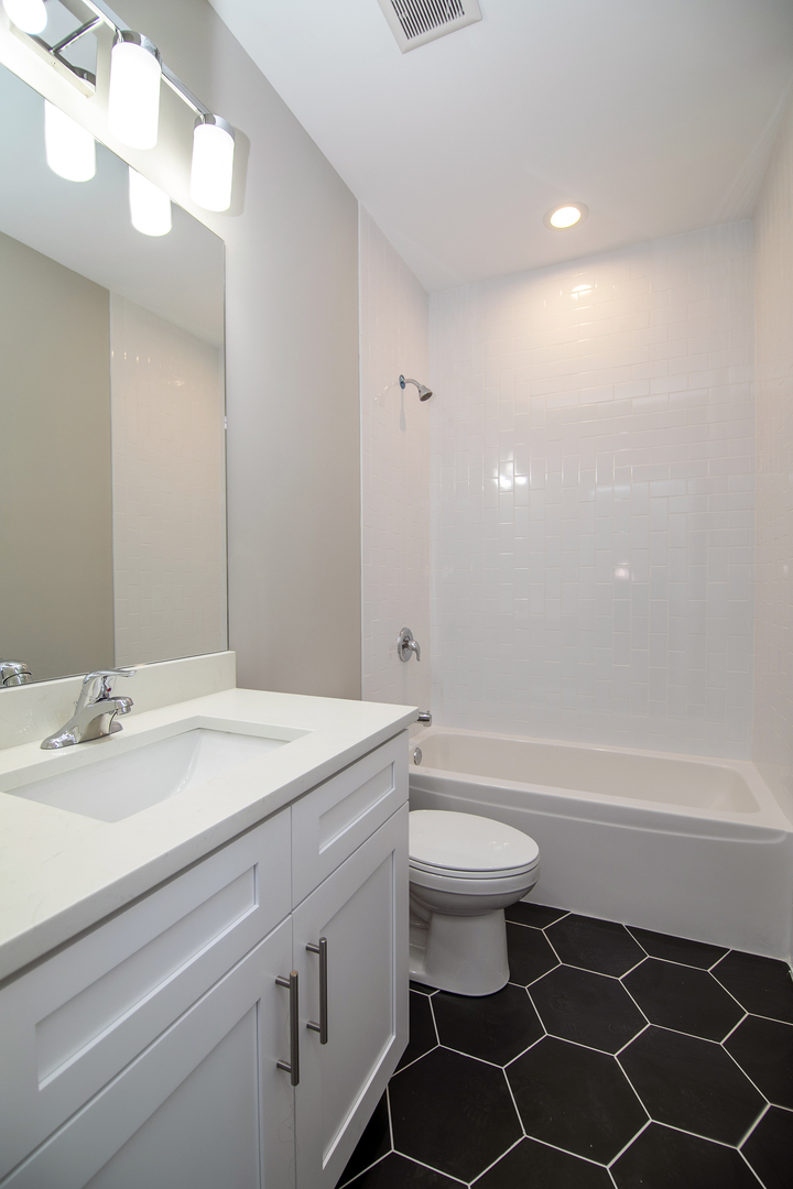 1422 E 66th Place Property Photo 15