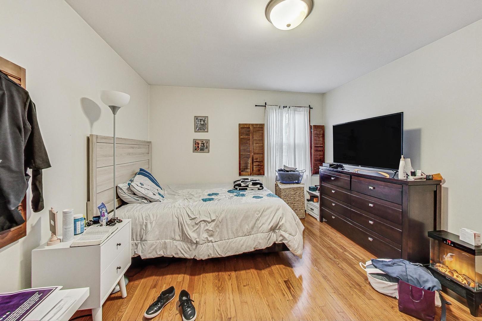 7551 N Claremont Avenue Property Photo 13