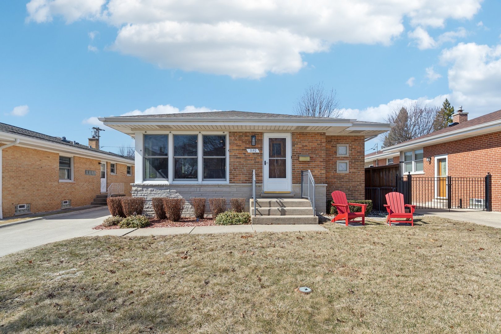 7152 N Overhill Avenue Property Photo
