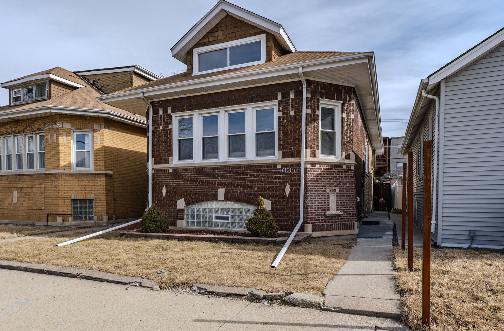 10131 S Calumet Avenue Property Photo 2