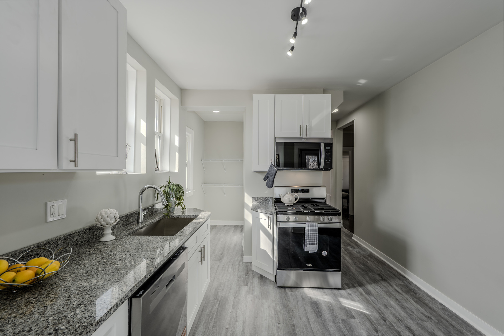 10131 S Calumet Avenue Property Photo 16