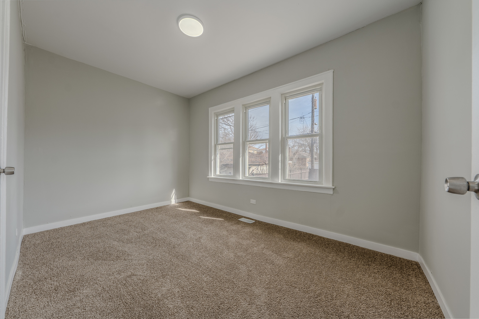 10131 S Calumet Avenue Property Photo 17