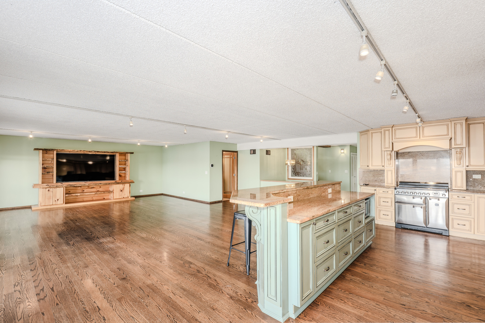 25402 W Dering Lane Property Photo 9