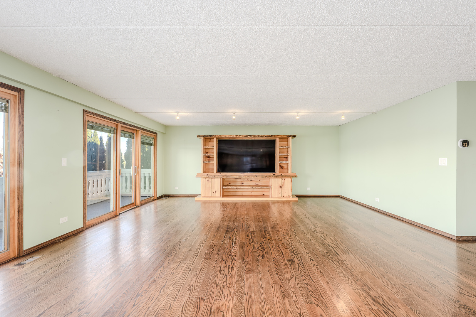25402 W Dering Lane Property Photo 10