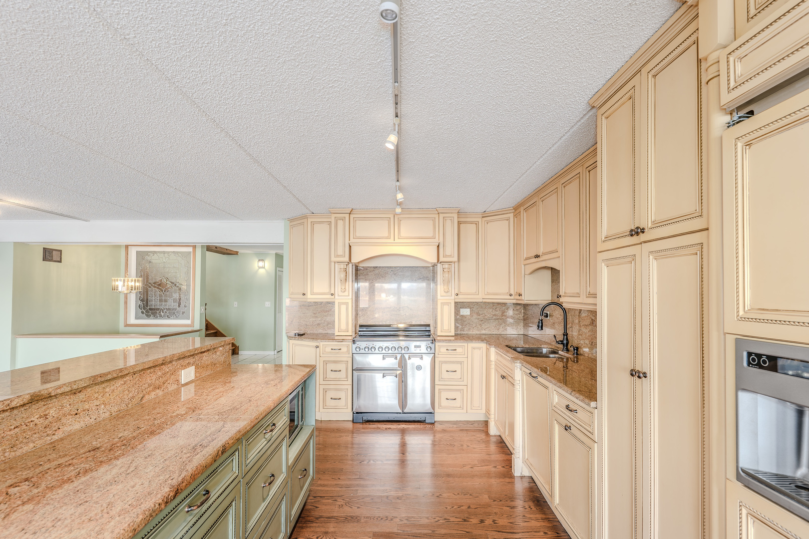25402 W Dering Lane Property Photo 12