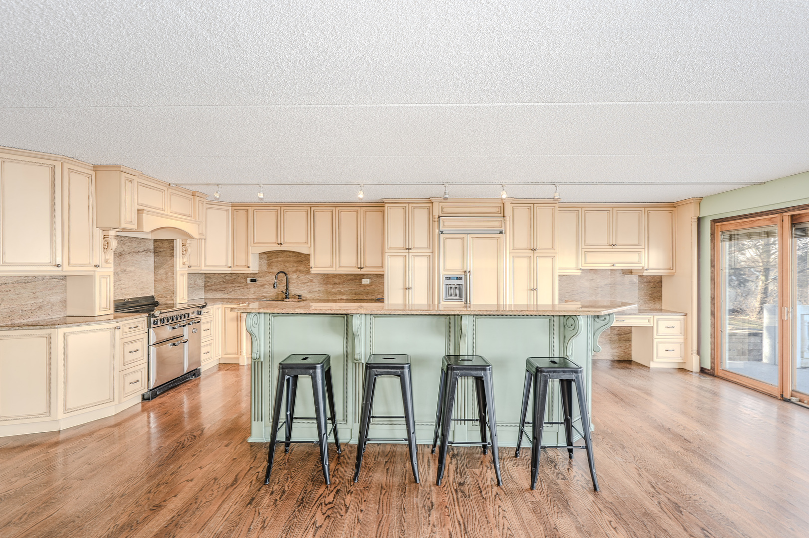 25402 W Dering Lane Property Photo 14