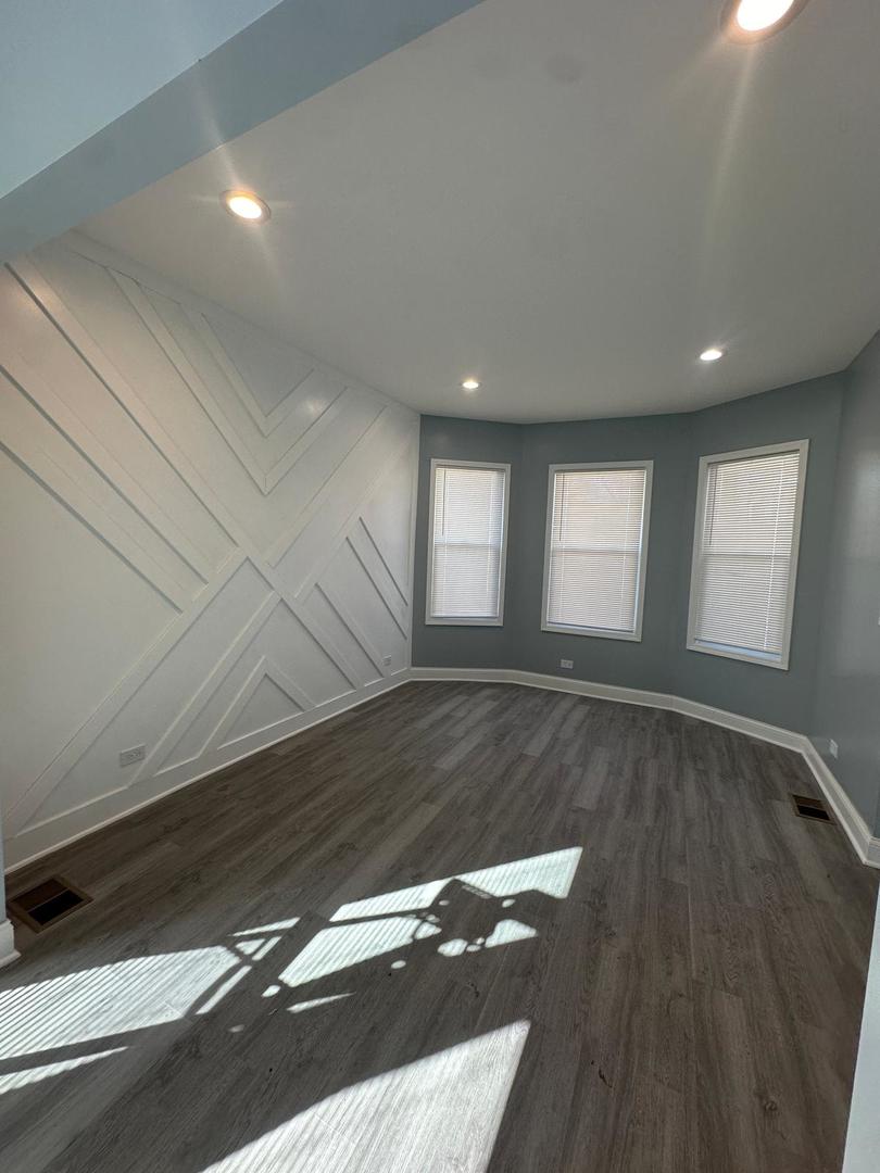 6629 S Carpenter Street Property Photo 3