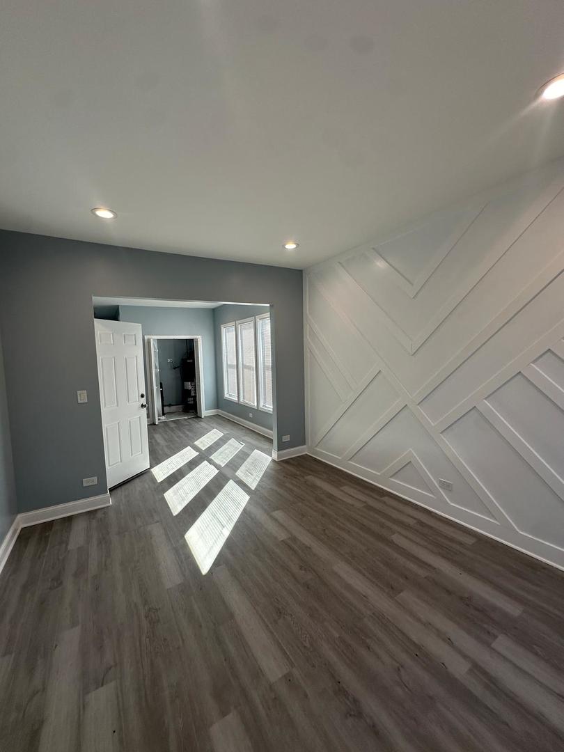 6629 S Carpenter Street Property Photo 4