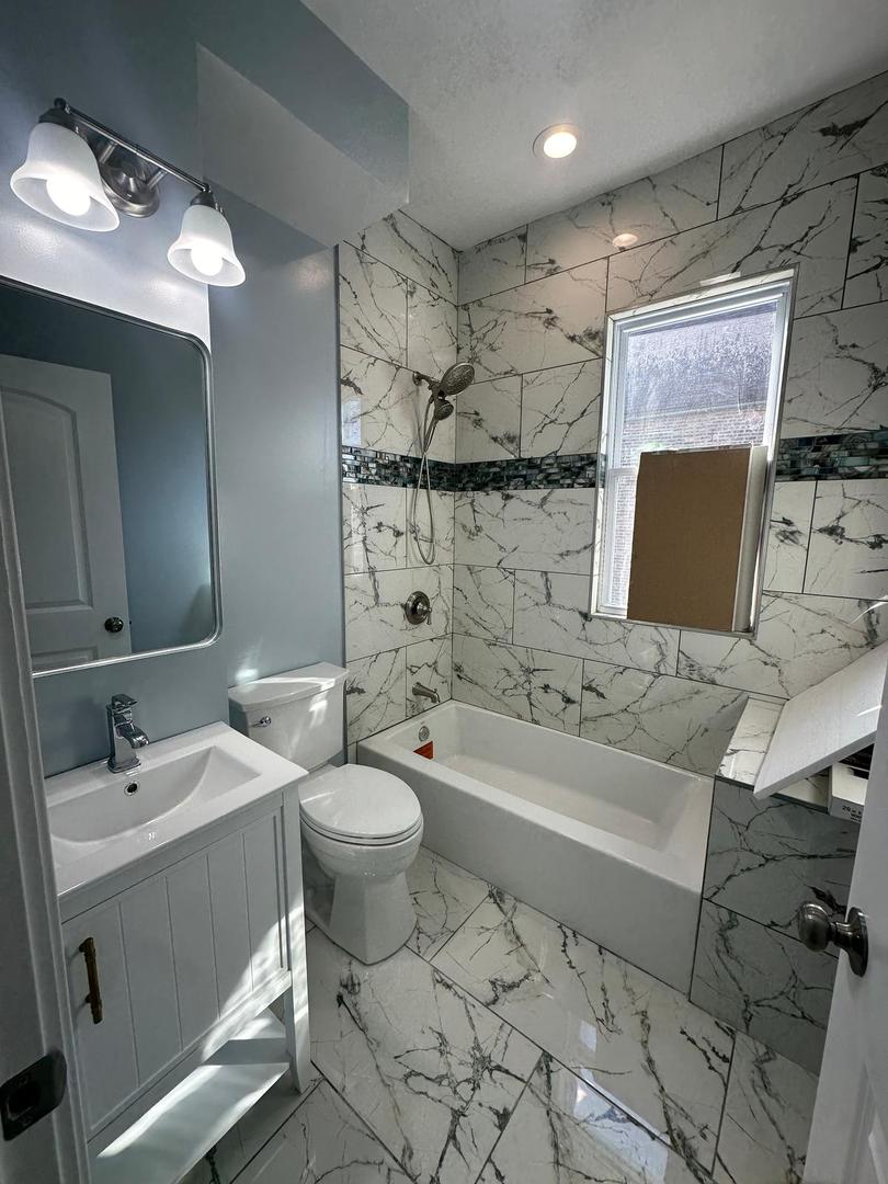 6629 S Carpenter Street Property Photo 9