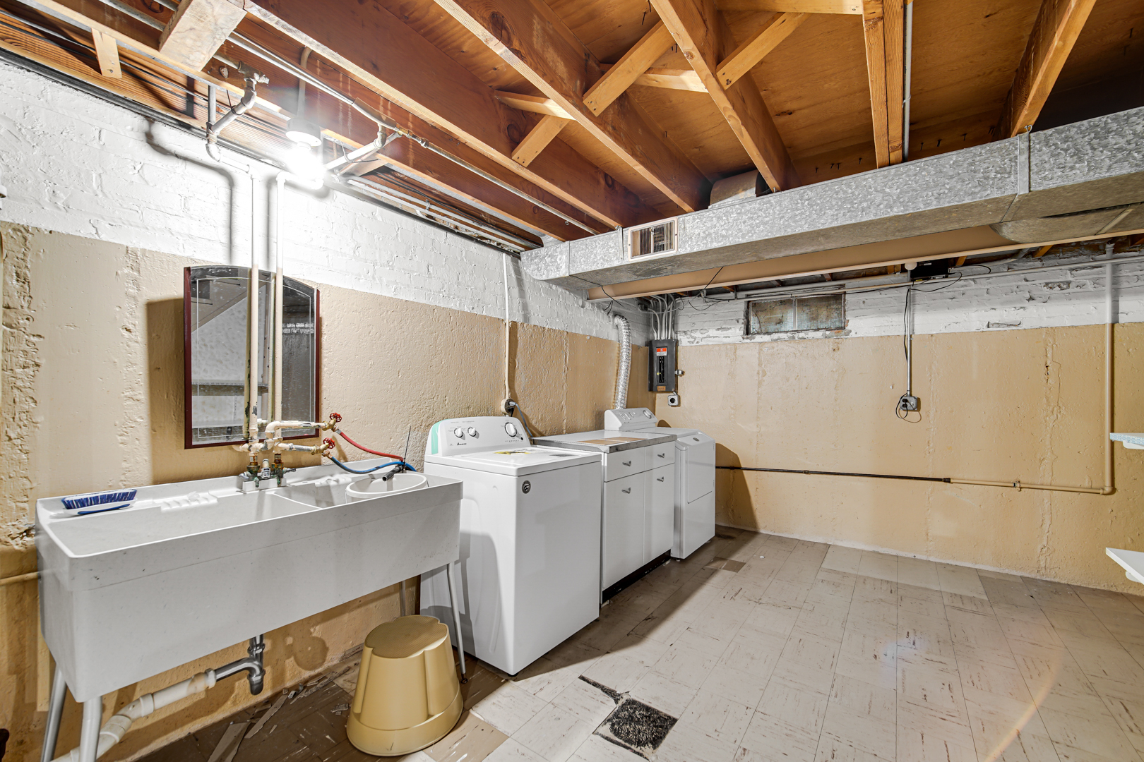203 S Waterman Avenue Property Photo 22
