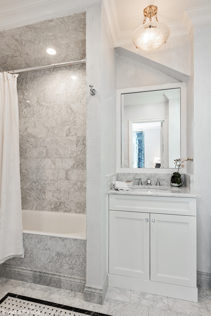 179 E Lake Shore Drive 603 Property Photo 19