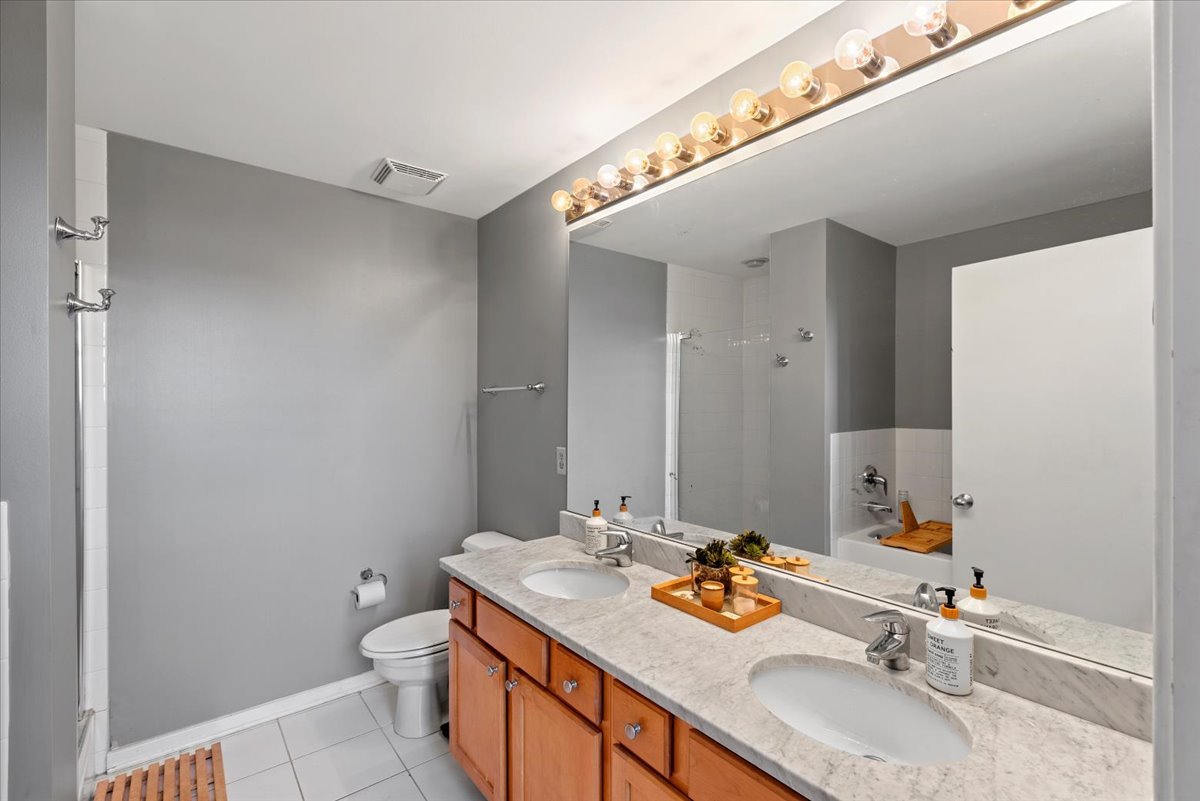 1735 N Paulina Street 606 Property Photo 10