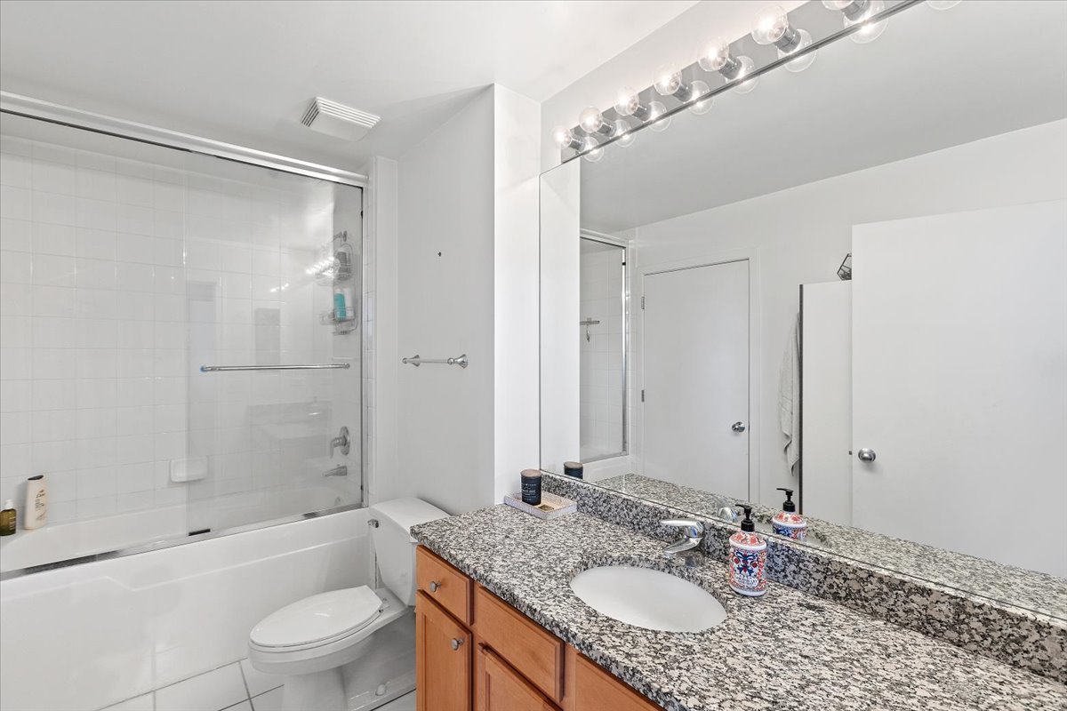 1735 N Paulina Street 606 Property Photo 13
