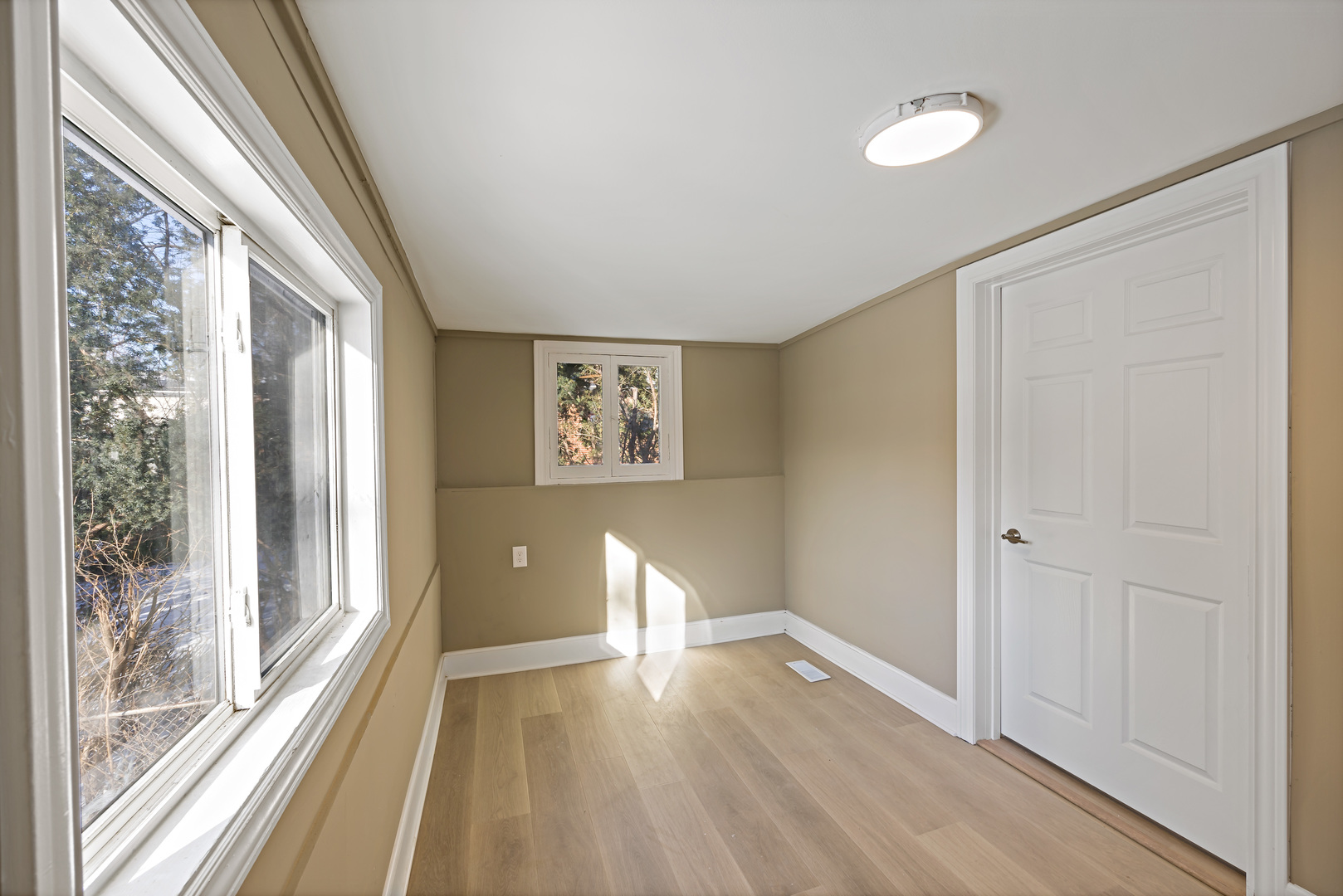 13818 Division Street Property Photo 9