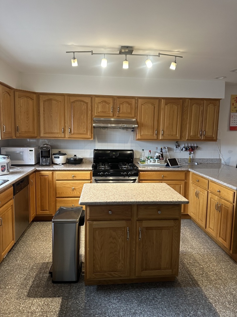 2817 S Thomas Barclay Drive Property Photo 8