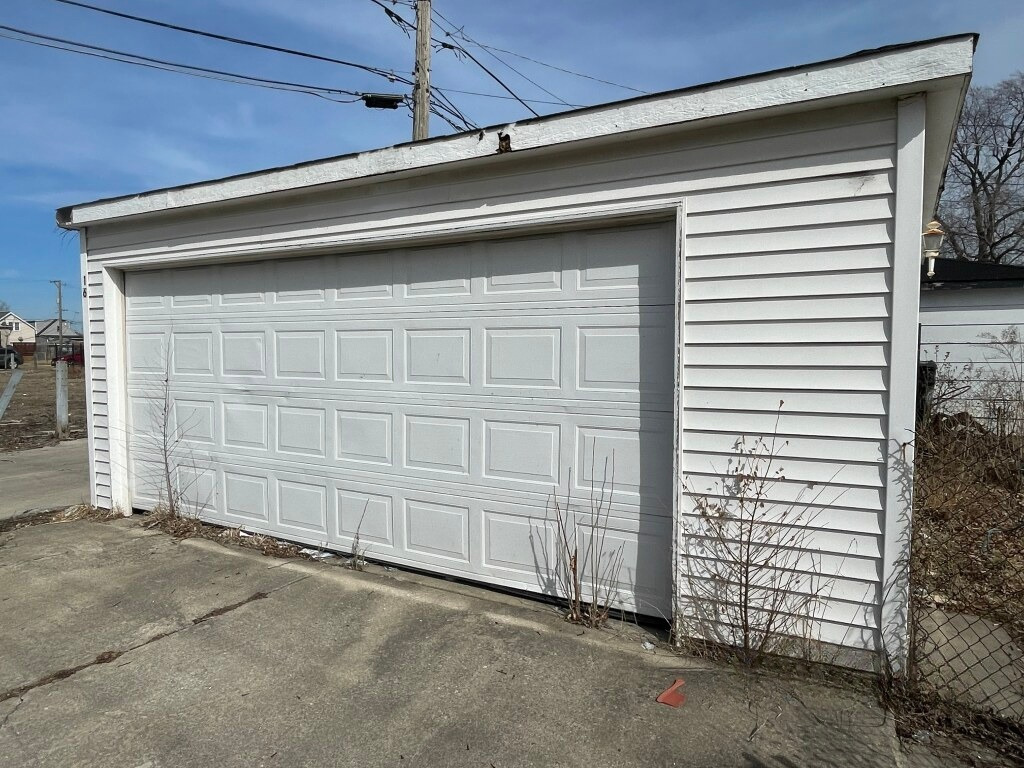 16 E 100th Place Property Photo 4