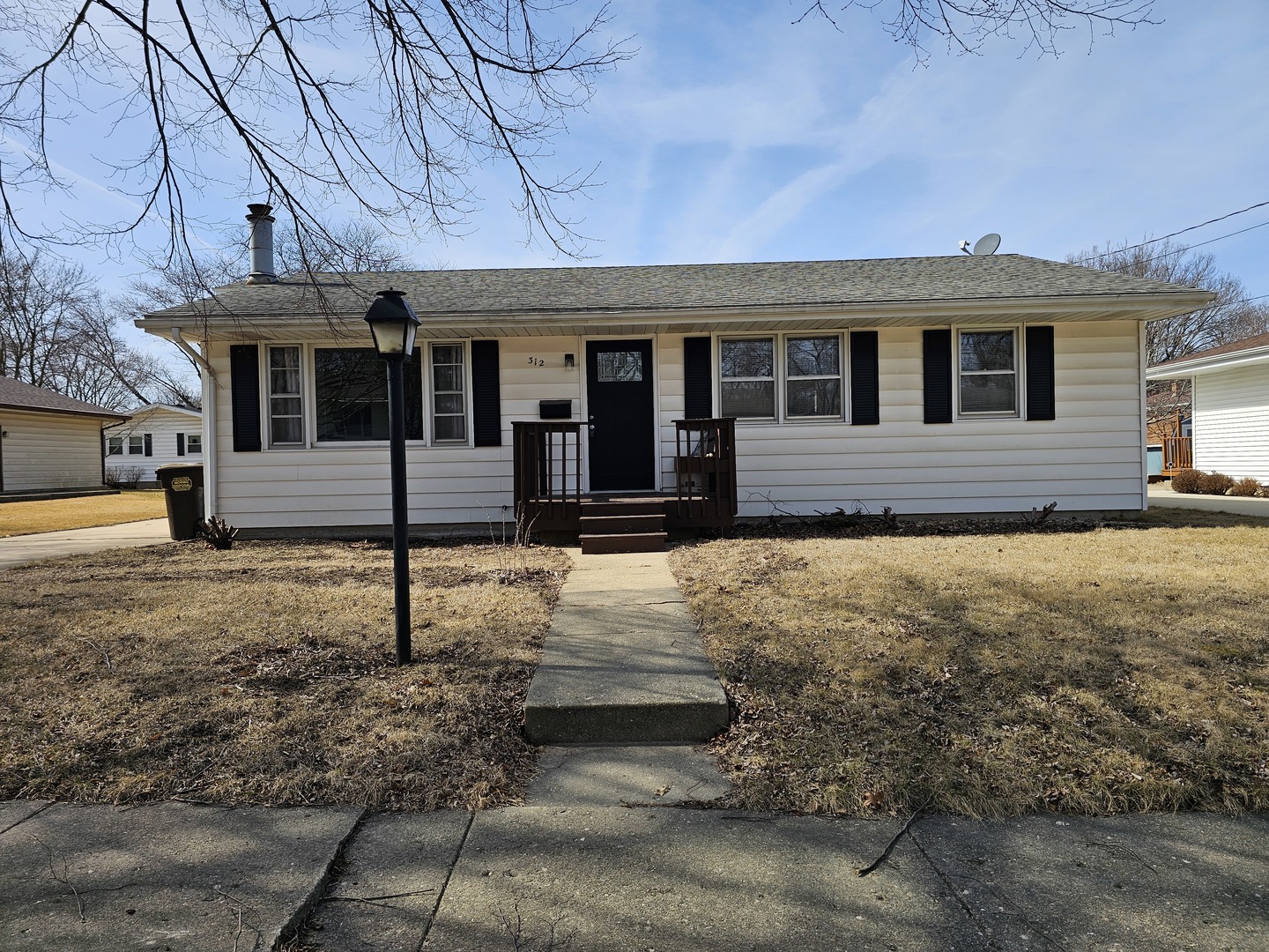 312 N Bellaire Avenue Property Photo