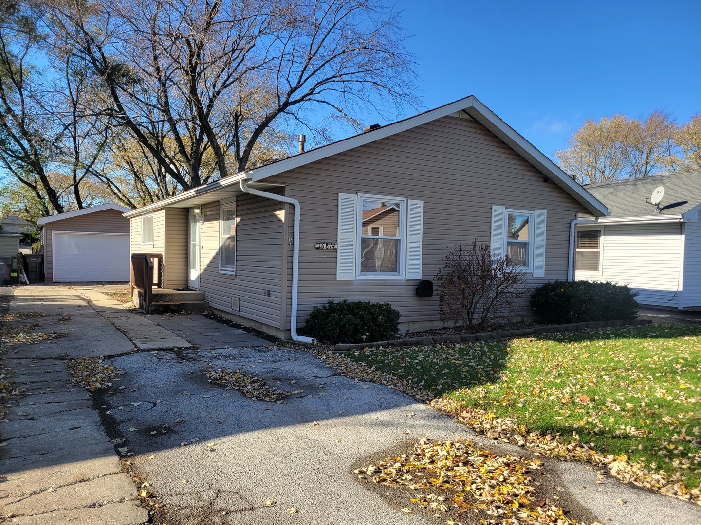 16814 Highview Avenue Property Photo