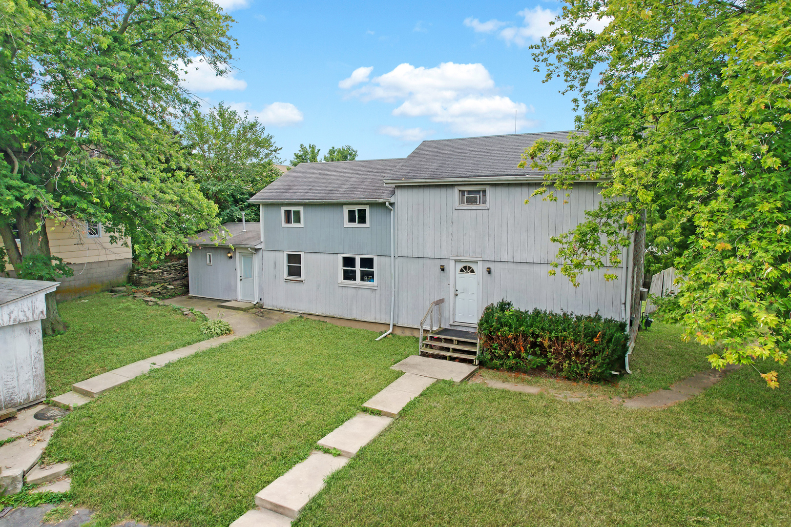 906 E Illinois Street Property Photo