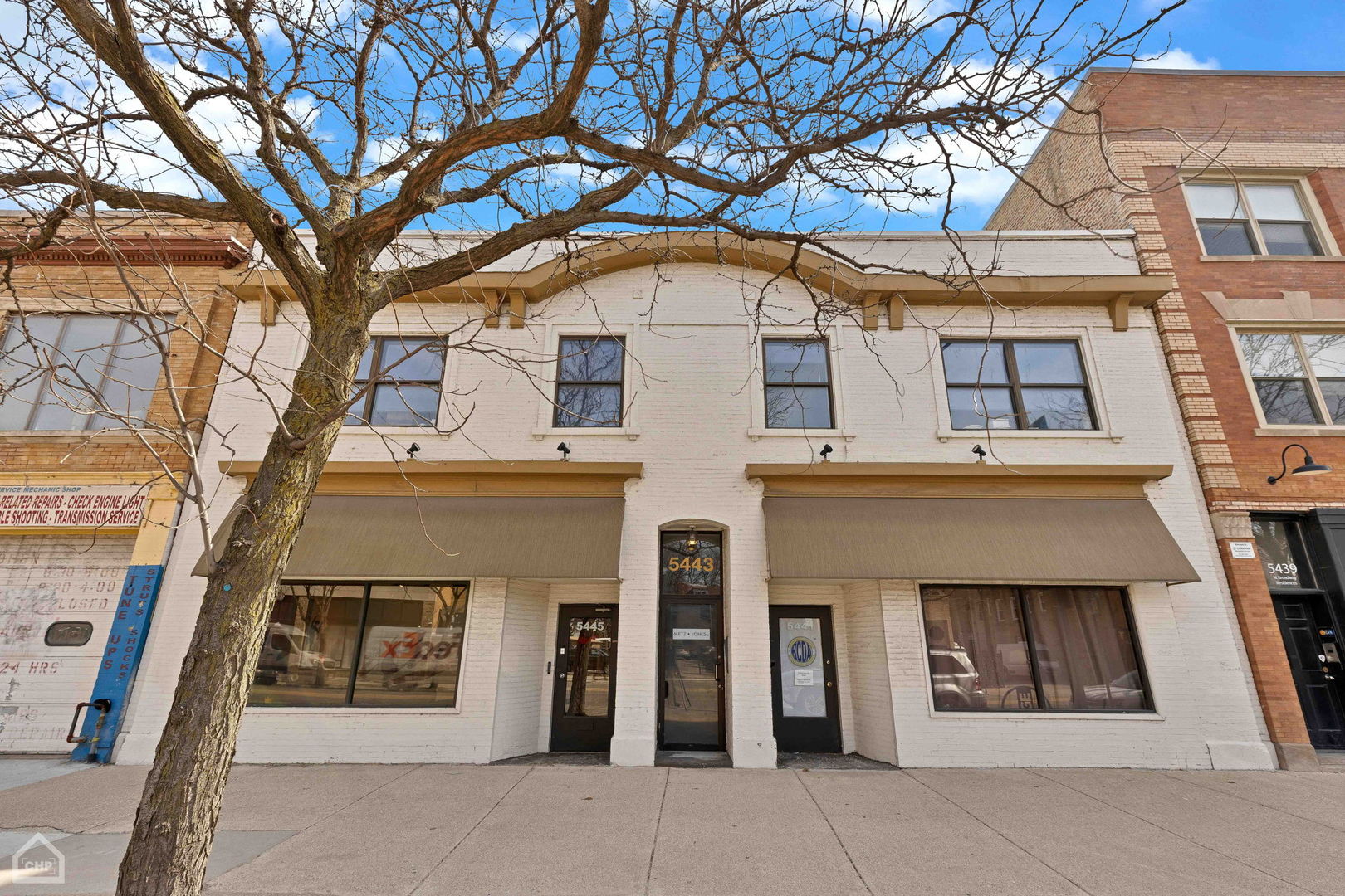 5441 - 5445 N Broadway Street Property Photo 2