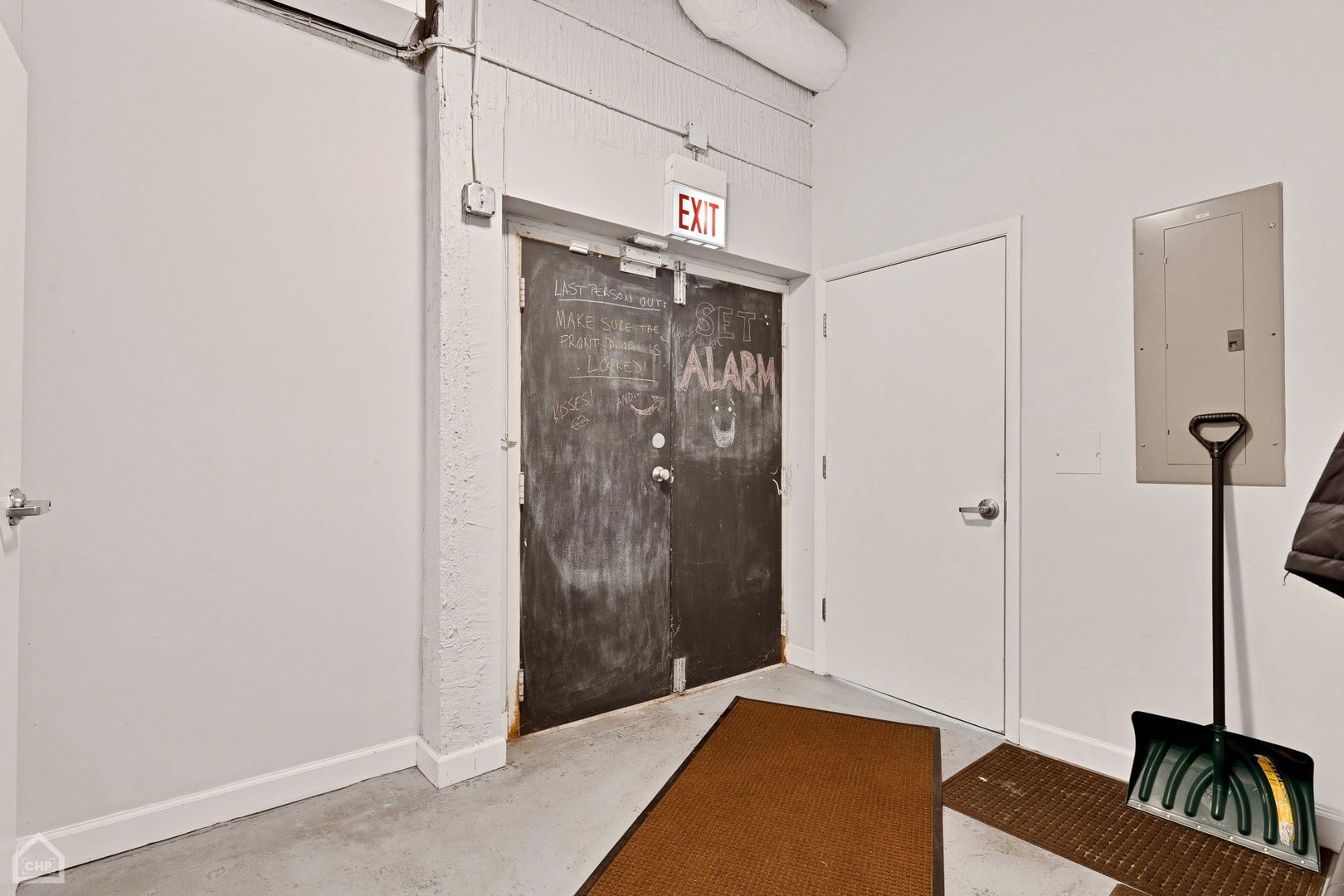 5441 - 5445 N Broadway Street Property Photo 14