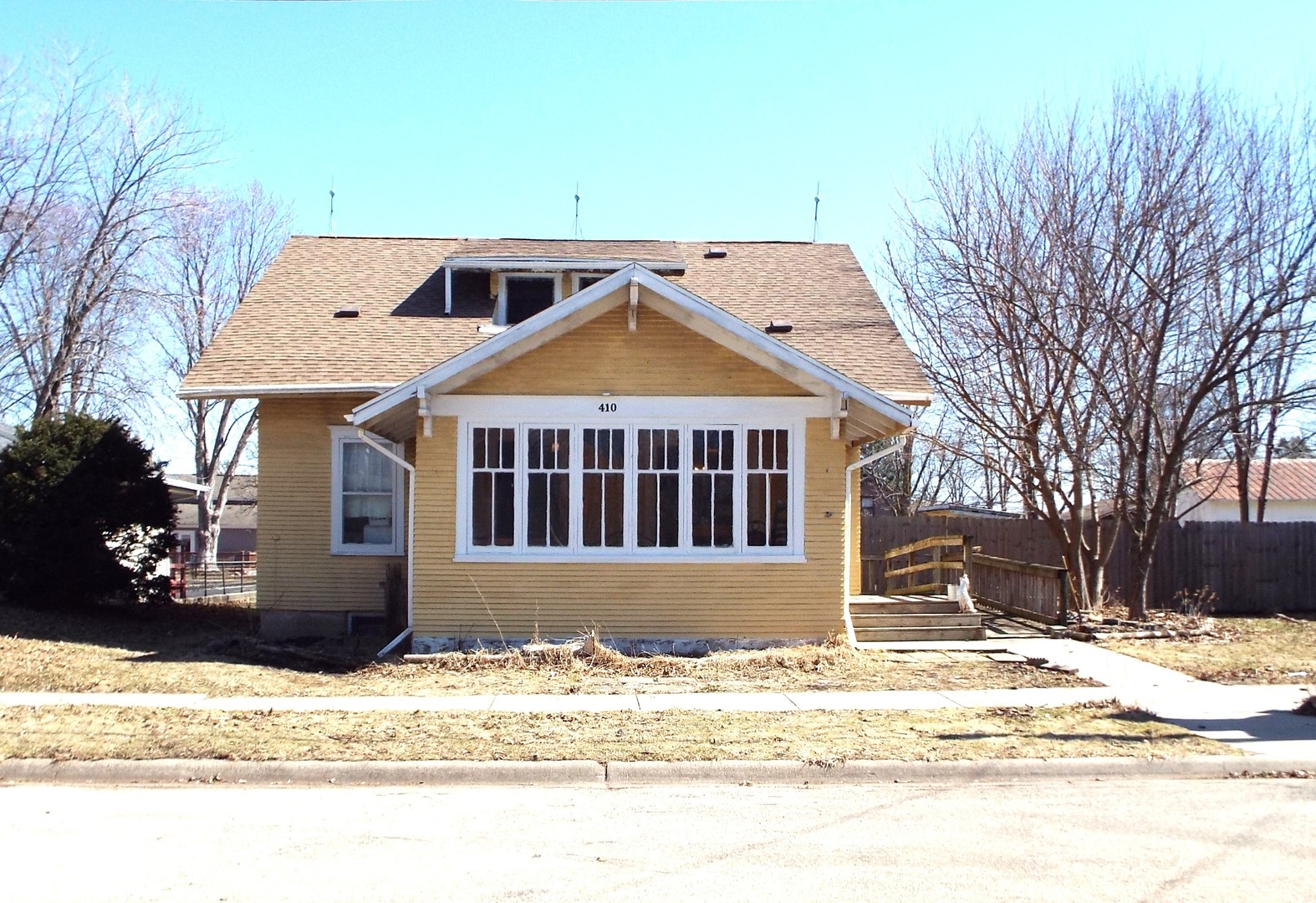 Polo Community High School Real Estate Listings Main Image