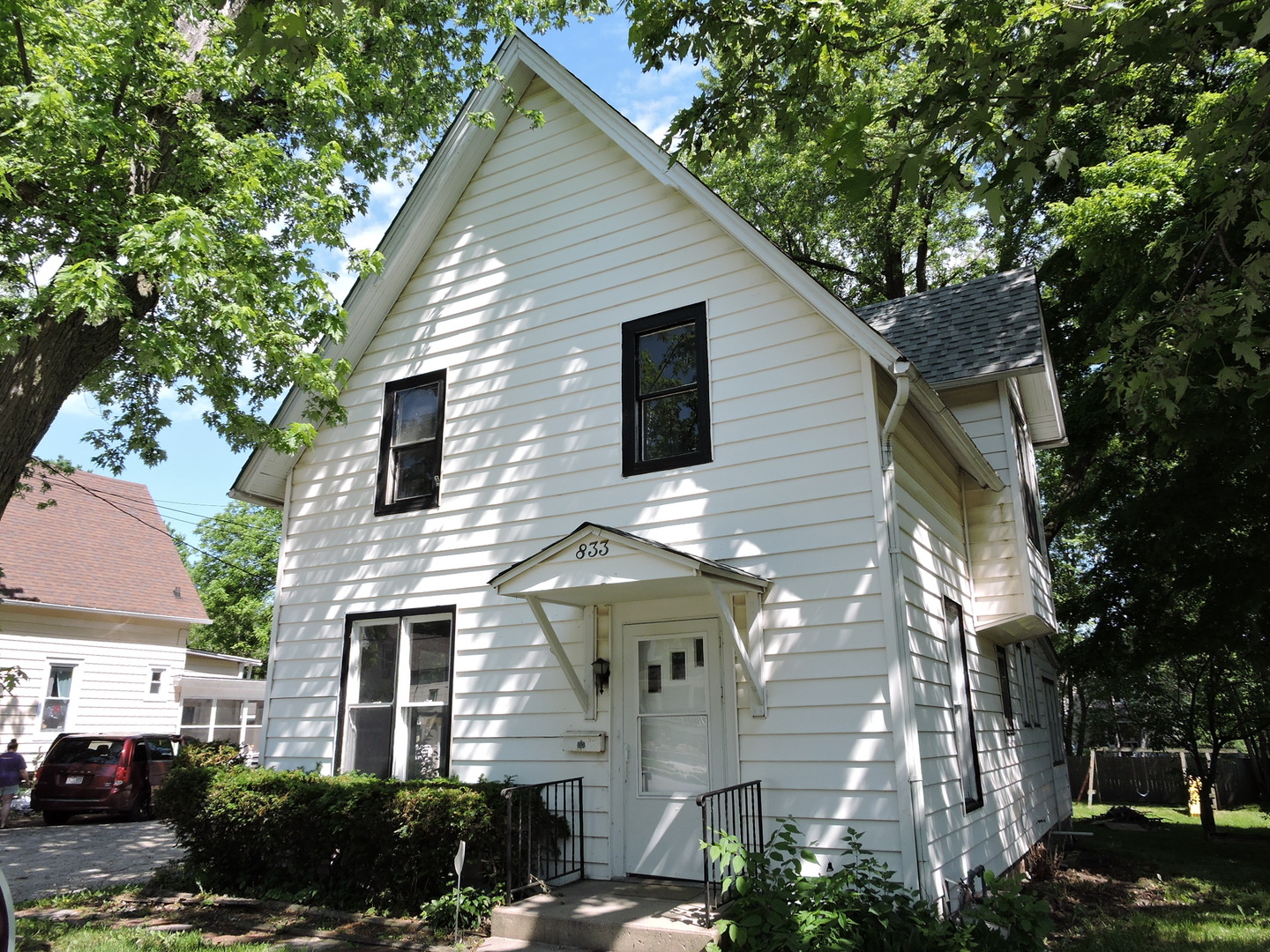 833 Pleasant Street Property Photo 1