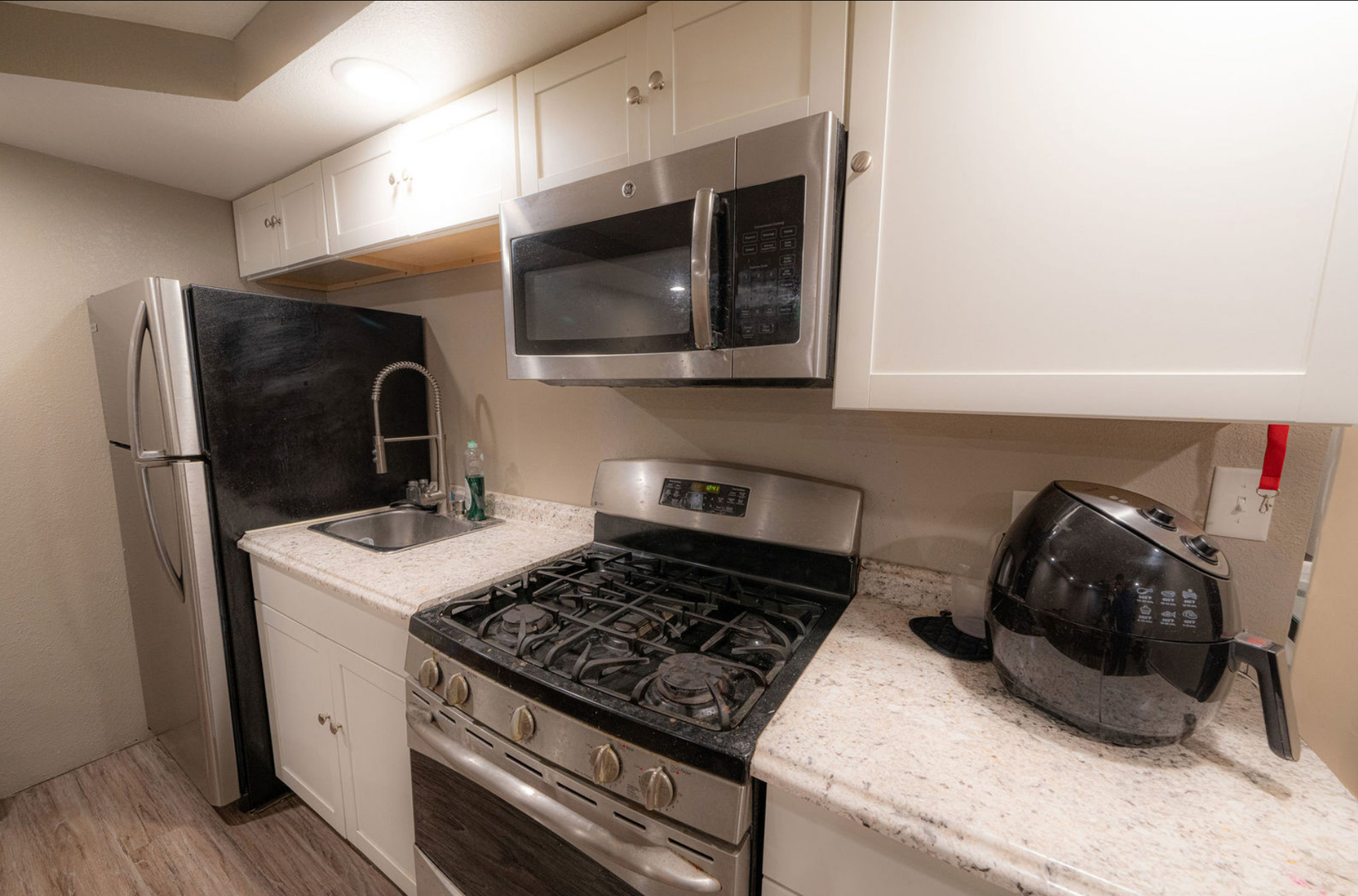 469 N Birch Street Property Photo 4