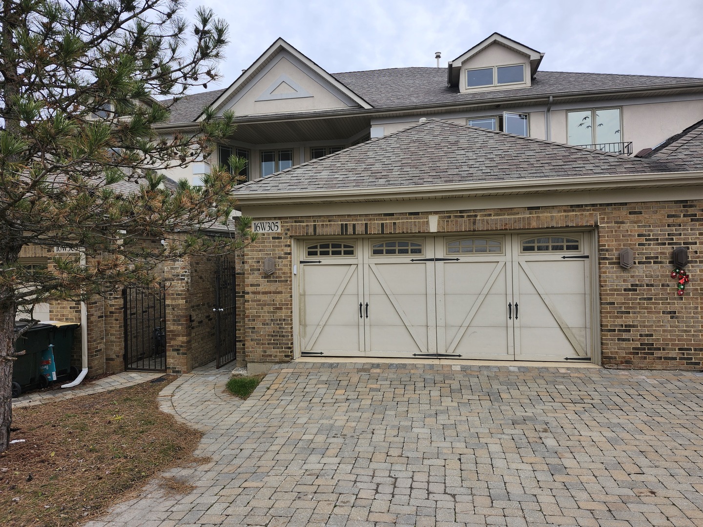 16w305 Shadow Creek Drive 305 Property Photo