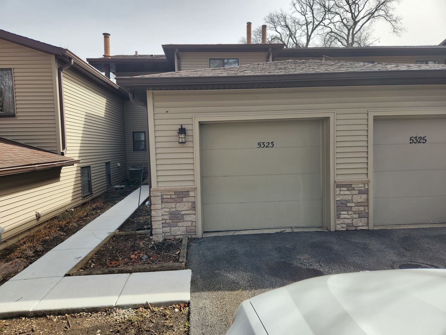 5323 Newport Drive Property Photo