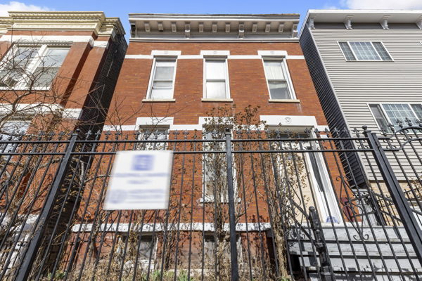 2016 W Superior St Property Photo 1