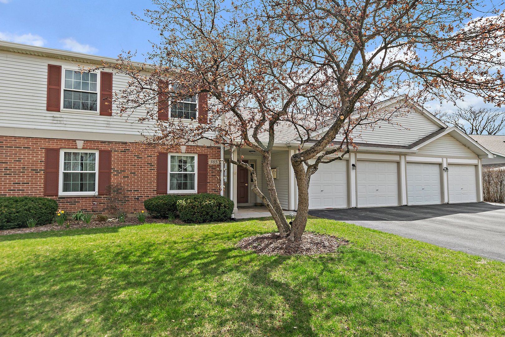 385 Woodview Circle B Property Photo