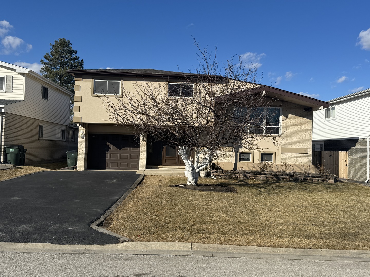 9905 N Huber Lane Property Photo
