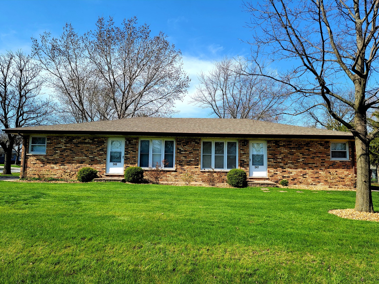 210 Real Estate Listings Main Image