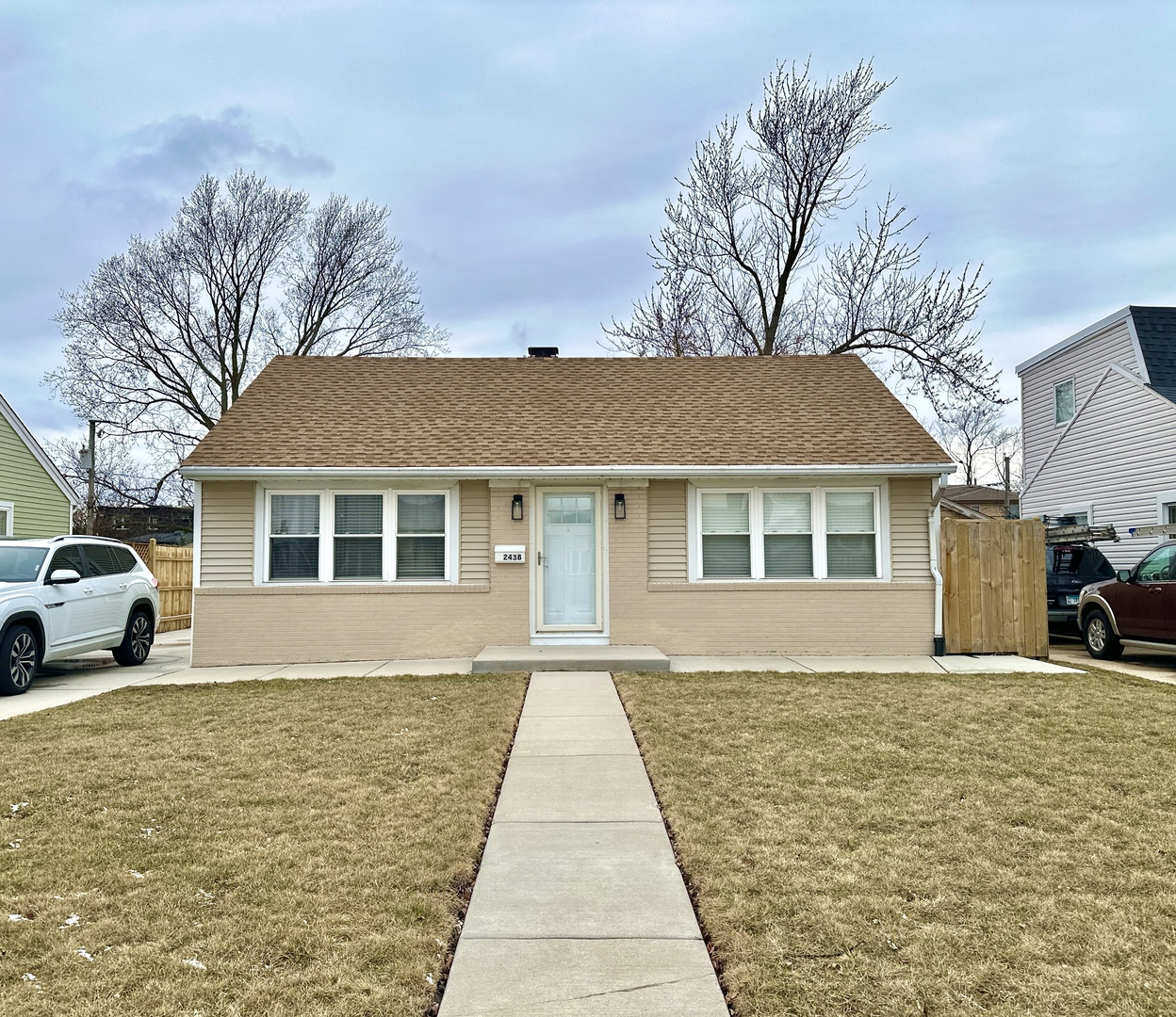 2438 Sarah Street Property Photo